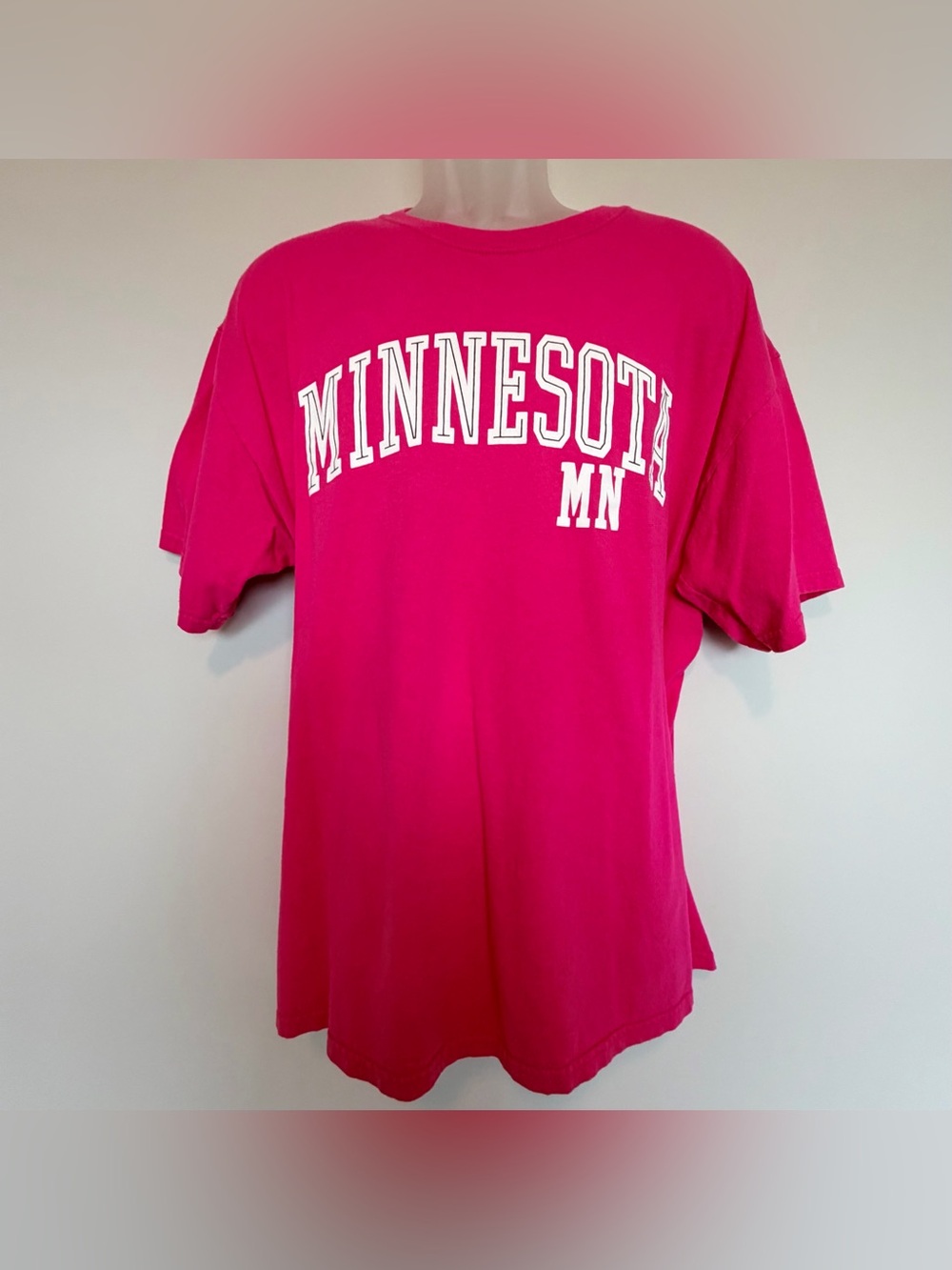Gildan Hot Pink Minnesota Graphic T-Shirt | Size Extra Large